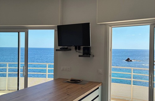 Le Trayas Apartment | Apartment on the sea Clim heated pool parking