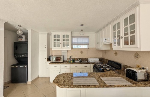 Silver Sands Apartment | Apartment opp Sea, Beach, Kite Surfing, Wind surfing 1Bed 1 Bath