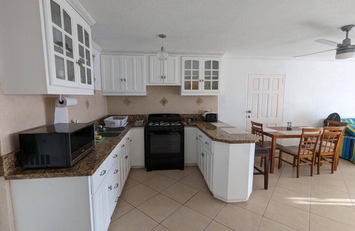 Silver Sands Apartment | Apartment opp Sea, Beach, Kite Surfing, Wind surfing 1Bed 1 Bath