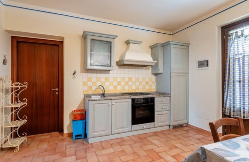 Montecarlo Apartment | Apartment 'Ortensia Blu' with Shared Pool, Wi-Fi and Air Conditioning