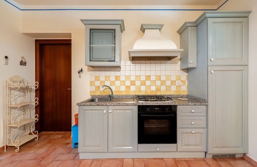 Montecarlo Apartment | Apartment 'Ortensia Blu' with Shared Pool, Wi-Fi and Air Conditioning