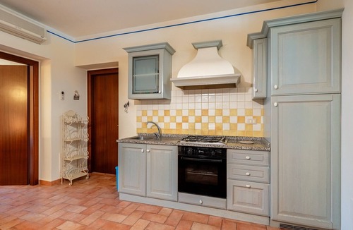 Montecarlo Apartment | Apartment 'Ortensia Blu' with Shared Pool, Wi-Fi and Air Conditioning