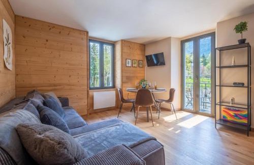 Les Bossons Apartment | Apartment overlooking Mont Blanc with parking