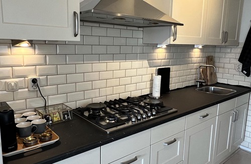 Haarlemmerbuurt Apartment | Apartment overlooking the beautiful Brouwersgracht canal in Amsterdam centre