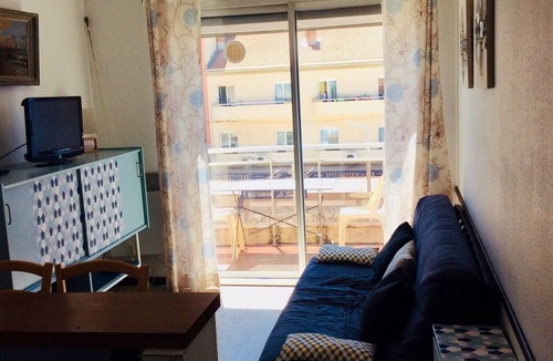 Valras-Plage Apartment | APARTMENT P2 SECOND FLOOR SEA VIEW 50 METERS FULL BEACH