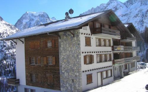 Arolla Apartment | Apartment Panorama