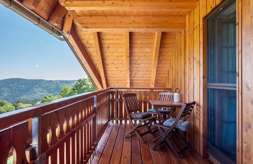 Schonach im Schwarzwald Apartment | Apartment 'Panoramic View, 85sqm' with Shared Terrace, Garden and Wi-Fi