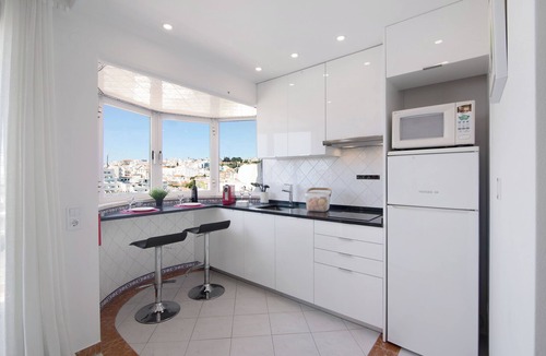 Albufeira Apartment | Apartment Paradis Bleu with Sea View, Shared Pool, Wi-Fi & A/C