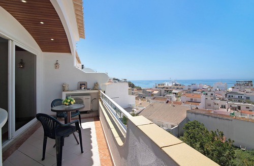 Albufeira Apartment | Apartment Paradis Bleu with Sea View, Shared Pool, Wi-Fi & A/C