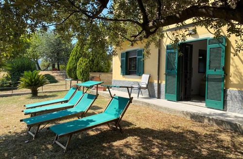 Deiva Marina Apartment | Apartment 'Pendolino' with Mountain View, Wi-Fi and Air Conditioning