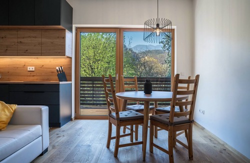 Auer Apartment | Apartment 'Pension Grasser' with Mountain View, Private Terrace and Wi-Fi