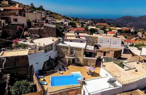 Kouroutai Apartment | Apartment 'Peristeres' with Mountain View, Wi-Fi and Air Conditioning