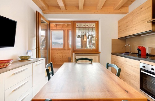 Romeno Apartment | Apartment 'Piano Terra 2' with Mountain View, Private Terrace and Wi-Fi