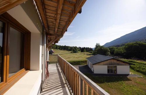 Les Deserts Apartment | Apartment 'Plainpalais' with Mountain View, Balcony and Wi-Fi