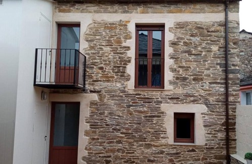 Fonsagrada Apartment | Apartment 'Plata Baja' with Shared Terrace and Wi-Fi