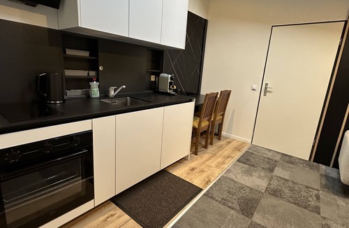Zeuthen Apartment | Apartment-Private Bathroom-Courtyard view