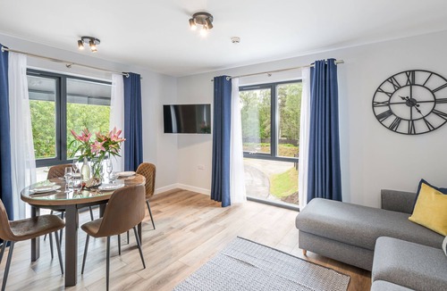 Aviemore Apartment | Apartment-Private Bathroom-Insh