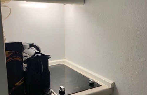 Valley Apartment | Apartment-Private Bathroom-Apartment-City view-Standardzimmer