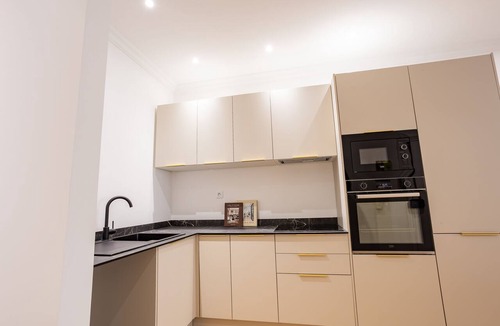 Quartier Sainte-Marguerite Apartment | Apartment-Private Bathroom