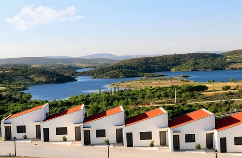 Macedo de Cavaleiros Apartment | Apartment 'Monte Bela Vista - 9' with Lake View, Wi-Fi and Air Conditioning