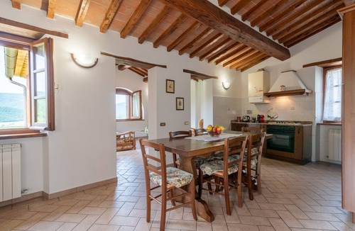 Lisciano Niccone Other | Apartment 'Pugnano Alto- Girasole' with Shared Pool, Private Terrace and Wi-Fi