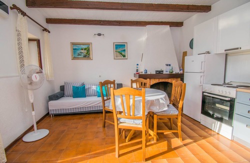 Punta Kriza Apartment | Apartment Punta Blue, only 5m from the sea, the island of Cres