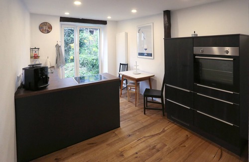 Reil Apartment | Apartment 'Quartierblancdenoir Noir' with Wi-Fi