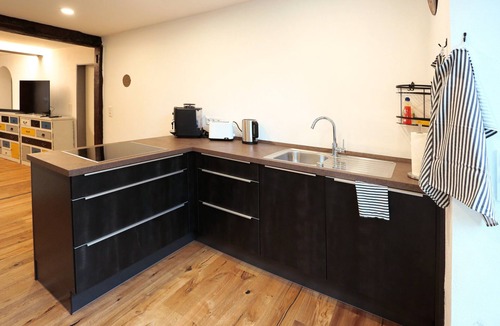 Reil Apartment | Apartment 'Quartierblancdenoir Noir' with Wi-Fi