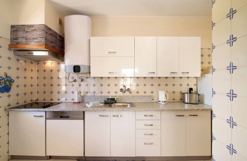 Montes de Alvor Apartment | Apartment 'Quinta Nova Hideaway - Alvor' with Shared Pool, Wi-Fi and Air Conditioning