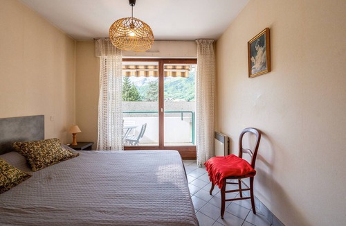 Thones Apartment | Apartment 'Résidence Du Parc' with Balcony