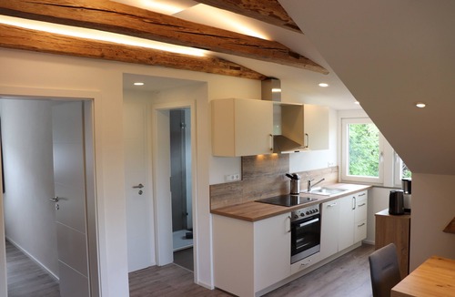 Hochbuch Apartment | Apartment 'Red' with Shared Garden, Balcony and Wi-Fi