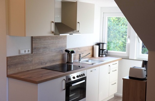Hochbuch Apartment | Apartment 'Red' with Shared Garden, Balcony and Wi-Fi