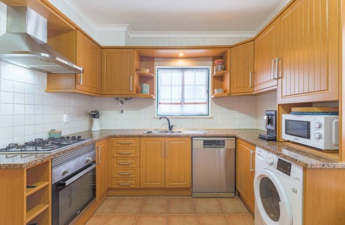 Longueira Apartment | Apartment 'Refugio Da Longueira' with Private Terrace, Balcony and Wi-Fi