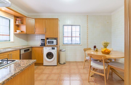 Longueira Apartment | Apartment 'Refugio Da Longueira' with Private Terrace, Balcony and Wi-Fi