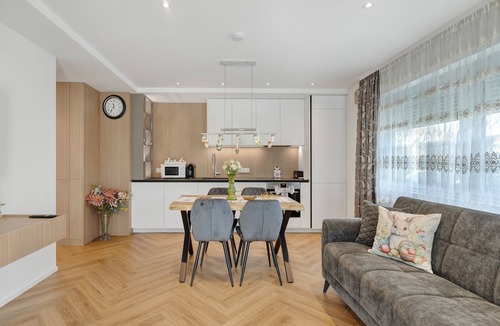 Reichenau Apartment | Apartment 'Reichenau' with Private Terrace, Private Garden and Wi-Fi