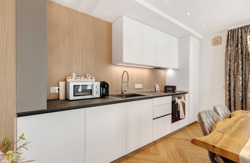Reichenau Apartment | Apartment 'Reichenau' with Private Terrace, Private Garden and Wi-Fi