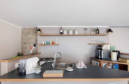 Moltrasio Apartment | Apartment "Renovated Barn of the year 1500" with Lake View & Wi-Fi