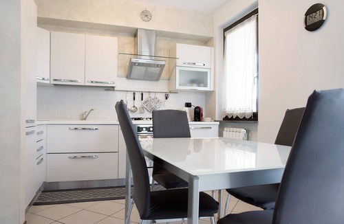 Cocquio-Trevisago Apartment | Apartment "Residenza Contrada" with Balcony & Wi-Fi