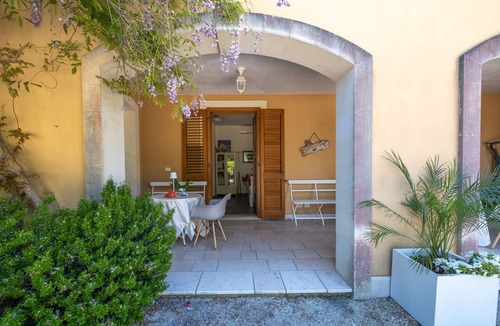 Cenate Apartment | Apartment 'Residence Le Cenate Ship In' with Private Terrace, Wi-Fi and Air Conditioning