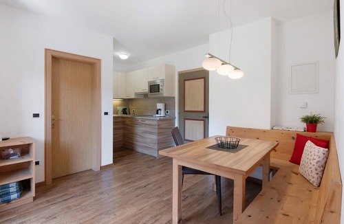Silandro Apartment | Apartment 'Residence Schnatzhof Typ C6' with Mountain View, Shared Pool and Wi-Fi