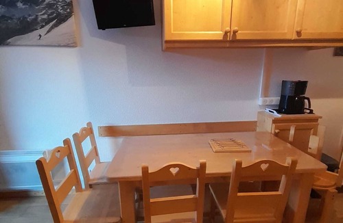 Val-Thorens Apartment | APARTMENT RESORT-CENTRE-PIEDS DES PISTES - RES. LA ROCHE BLANCHE SLEEPS 5