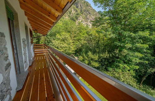 Valtellina Apartment | Apartment 'Rifugio Con Giardino Privato' with Mountain View, Private Terrace and Private Garden