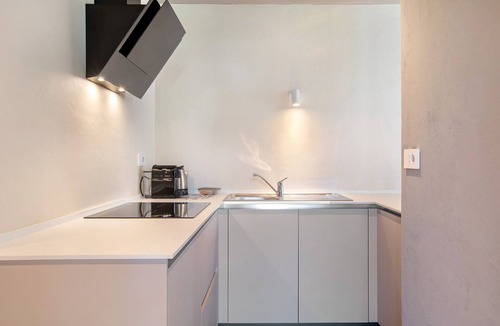 Senin Apartment | Apartment 'Robert' with Mountain View, Balcony and Wi-Fi