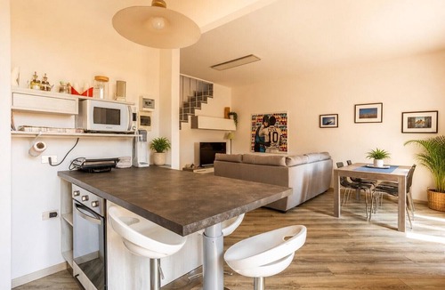 Angera Apartment | Apartment 'Rocca Lake House' with Shared Garden, Balcony and Wi-Fi