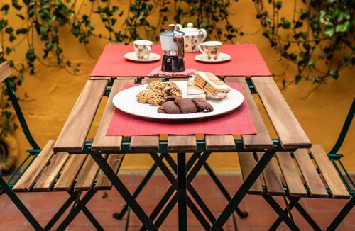 Ferrara Historic Centre Apartment | Apartment 'Romantica Corte Degli Estensi' with Private Terrace, Wi-Fi and Air Conditioning