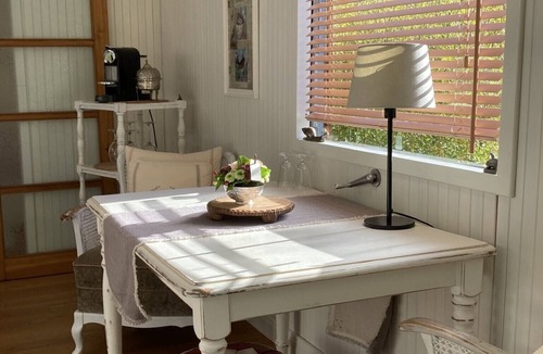 Hummel Apartment | Apartment 'Romantikurlaub Im Zirkuswagen' with Private Garden and Wi-Fi