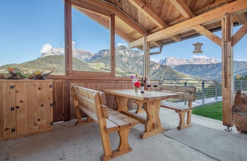 Cornedo All'isarco Apartment | Apartment "Rosengarten - Heigler Hof" with Mountain View, Wi-Fi, Balcony, Sauna & Terrace