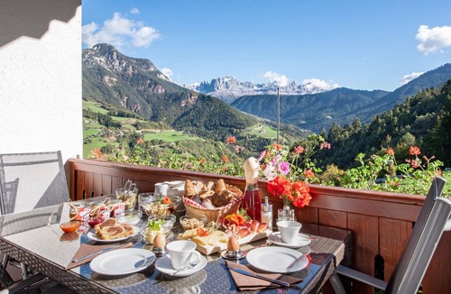 Cornedo All'isarco Apartment | Apartment "Rosengarten - Heigler Hof" with Mountain View, Wi-Fi, Balcony, Sauna & Terrace