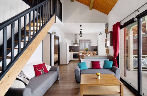 Les Angles Apartment | Apartment 'Roussillon' with Mountain View, Private Terrace and Wi-Fi