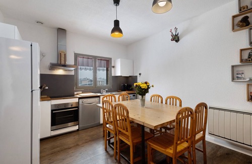 Les Angles Apartment | Apartment 'Roussillon' with Mountain View, Private Terrace and Wi-Fi